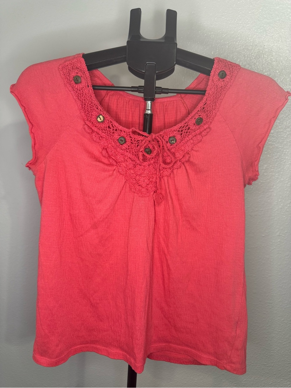 Women’s Coral Crochet Yoke Short Sleeve Top